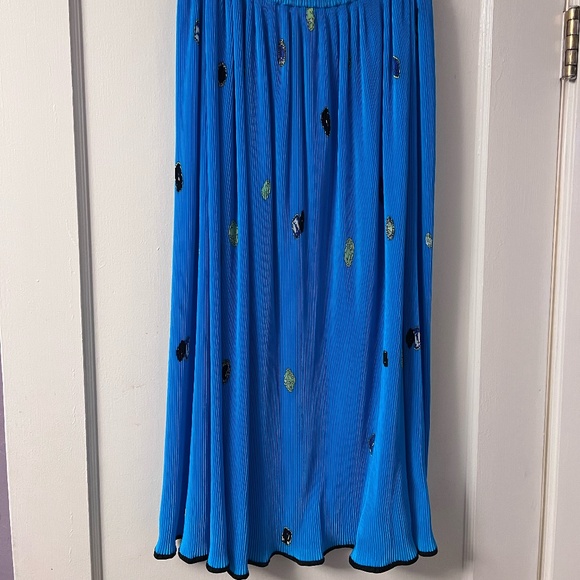 Virginie Paris outfit - Picture 1 of 4